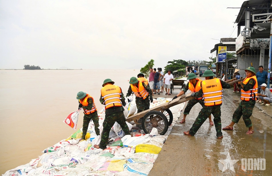 Ứng phó với bão số 13 (Kalmaegi) theo phương châm “chủ động từ sớm, từ xa”